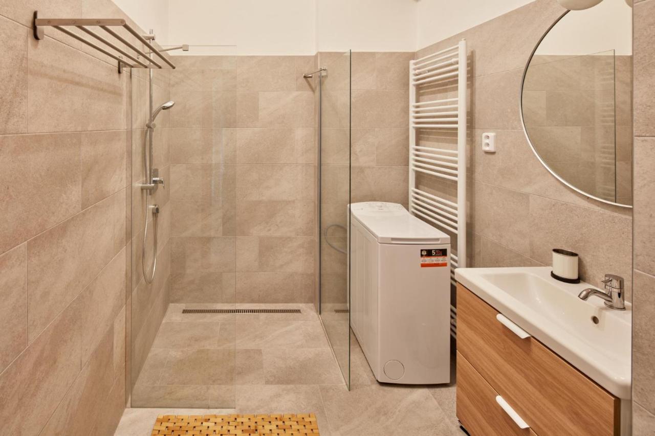 Prague Days - Spacious 3Bdr Apartment - Trendy Neighbourhood Exterior foto